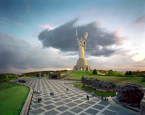 Пам’ятники Другої світової не будуть демонтовувати — Кириленко