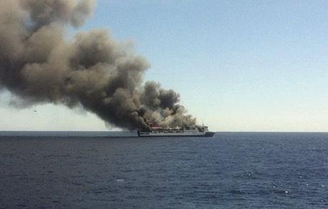В Средиземном море загорелся паром с 160 пассажирами, есть пострадавшие
