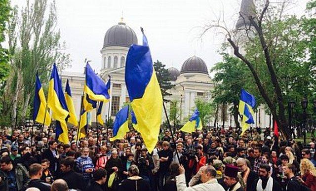 В Одессе на Соборной площади проводят митинг проукраинские активисты (ВИДЕО)