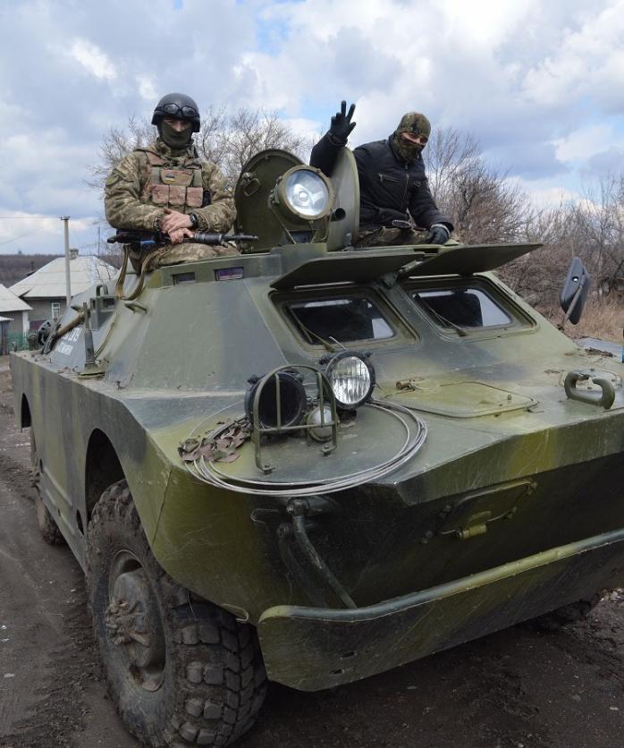 На Луганщині бронемашина сил АТО наїхала на фугас: двоє загиблих і троє поранених