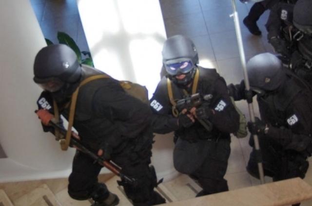 Яценюк инициирует жесткую спецоперацию из-за ночного расстрела милиционеров