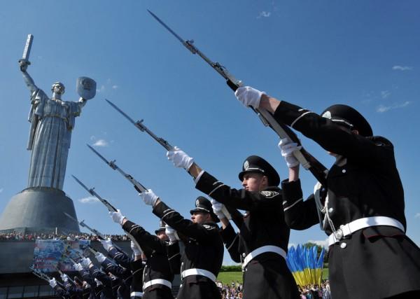 9 мая порядок в Киеве будут охранять снайперы, бронемашины и усиленные патрули