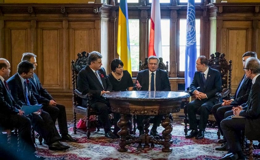 Встреча Петра Порошенко с президентом Польши и генеральным секретарем ООН Пан Ги Муном. Фото Twitter / Святослав Цеголко