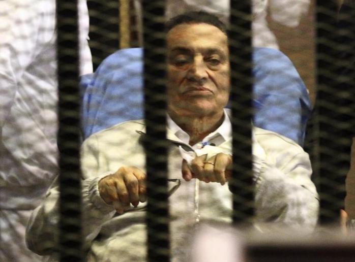 Свергнутого президента Египта Мубарака приговорили к трем годам тюрьмы