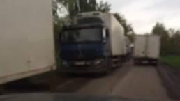 СБУ затримала 150 вантажівок, які везли товари на окуповані території (ВІДЕО)