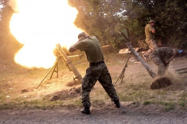 Боевики обстреливают украинские позиции из запрещенного оружия — штаб АТО