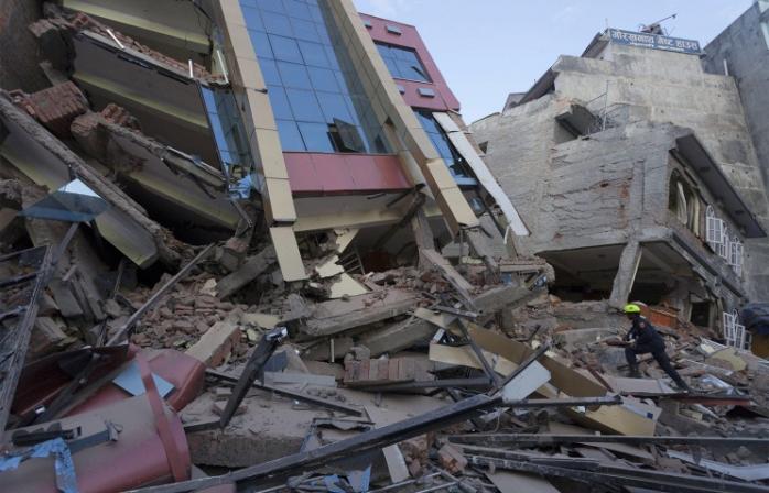 Вчерашнее землетрясение забрало более 80 жизней в Непале и Индии