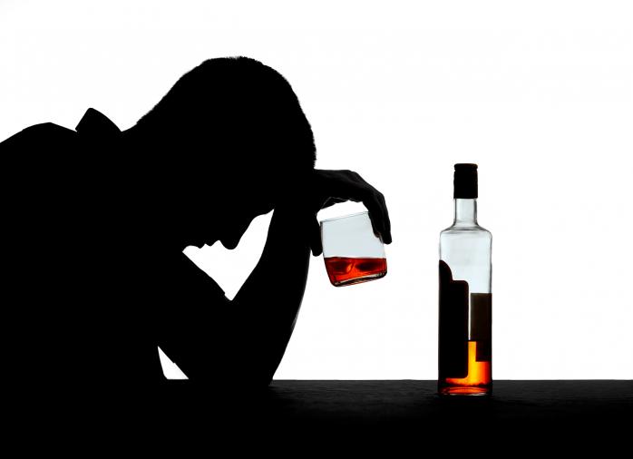 Вчені з’ясували причину запійного пияцтва