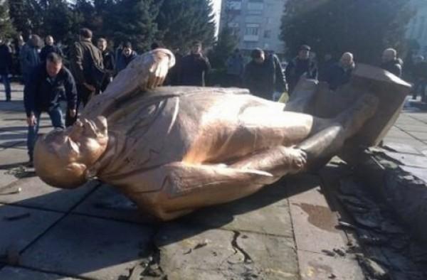 Усі пам’ятники комунізму можуть зібрати у Нацмузеї побуту та архітектури під Києвом