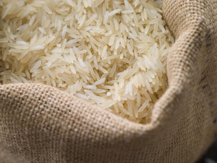 Суміш картоплі та гуми: китайці навчилися підробляти рис