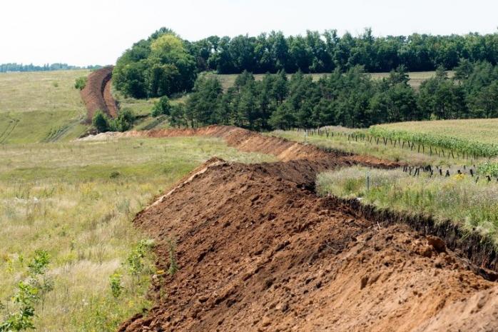 В Ростовской области вырыт стокилометровый ров на границе с Украиной
