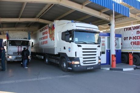 У Донецьк і Луганськ прямують вантажівки гумконвою з Росії