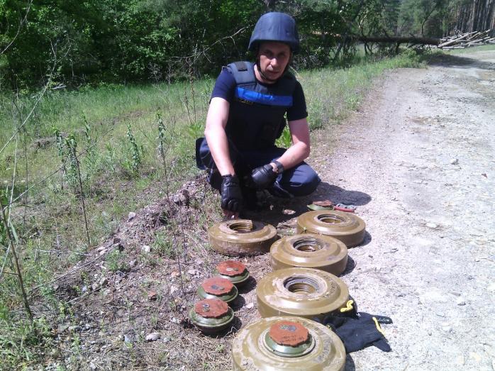 Спасатели обезвредили на Донбассе более 36 тысяч единиц взрывчатки — ГСЧС