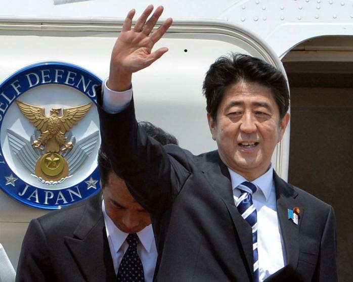 Прем’єр Японії вперше відвідає Україну