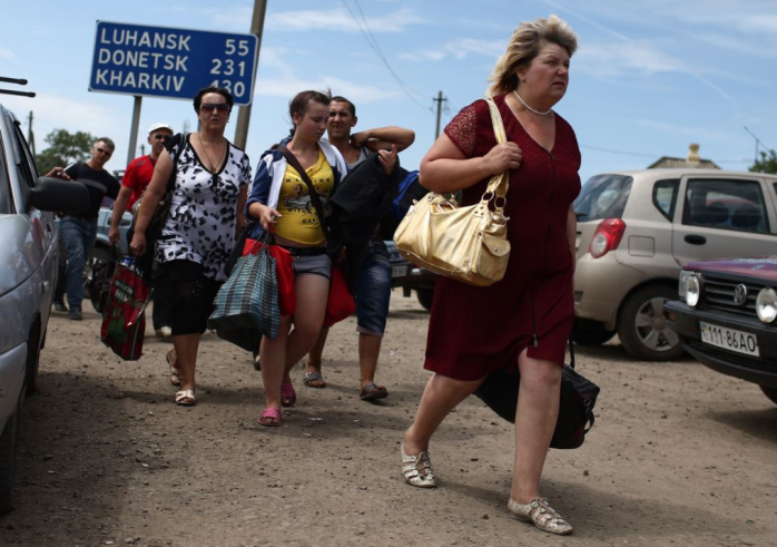 Дві третини українців ладні відмовитись від Донбасу заради миру в Україні