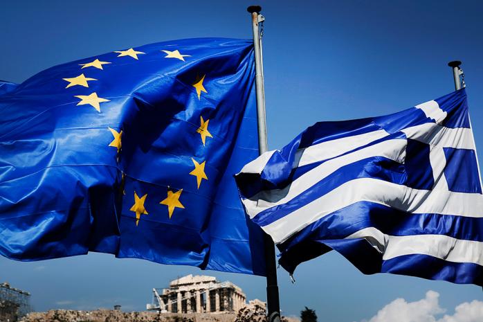 Жителі Греції за день зняли зі своїх рахунків понад 800 млн євро