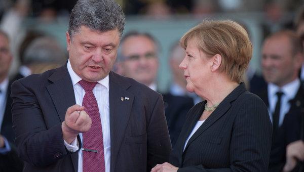 Порошенко сообщил Меркель об эскалации конфликта на Донбассе