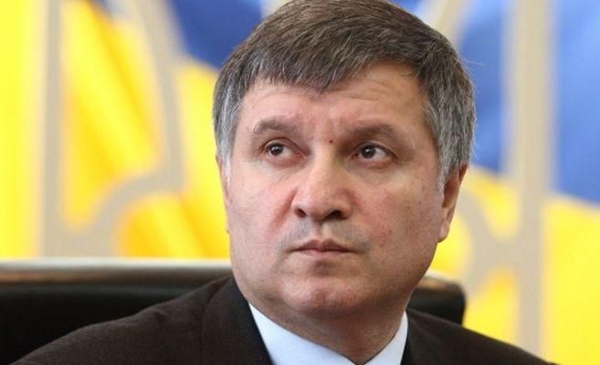 Аваков нарешті помітив проблеми з легалізацією бурштину в Україні