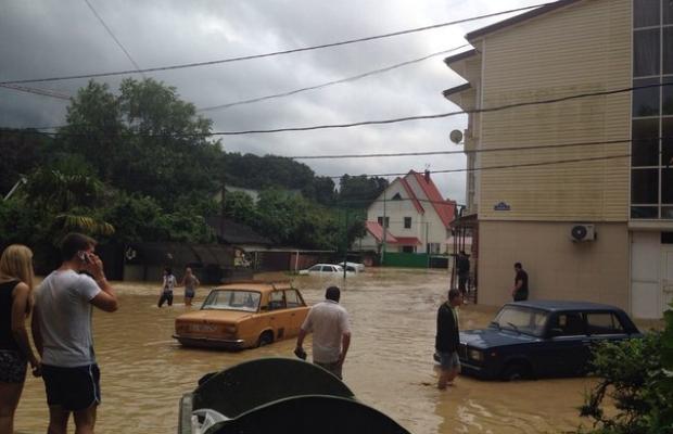 В Сочи из-за сильных дождей объявлена чрезвычайная ситуация (ФОТО, ВИДЕО)