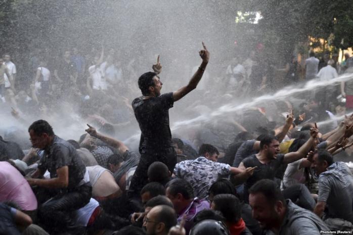 Поліція збирається розігнати мітинг в центрі Єревана