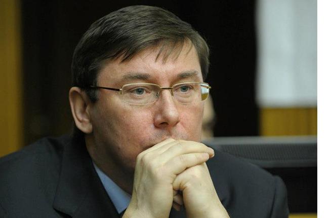 Луценко ушел с поста главы фракции «Блок Петра Порошенко» в Раде