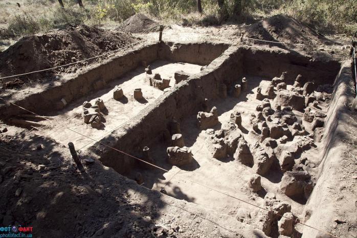 На Хортиці розкопали унікальний кам’яний комплекс IV-III тисячоліття до н. е.
