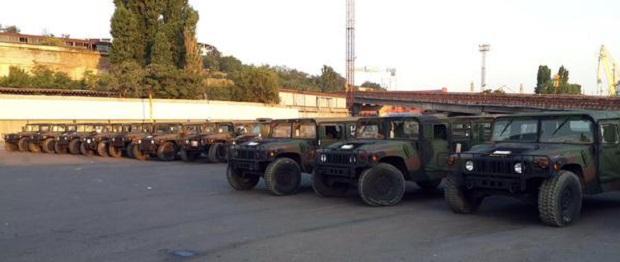 Новая партия военных автомобилей Humvee прибыла в Украину