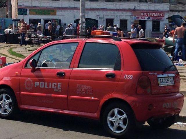 У київських поліцейських з’явилися іноземні помічники на червоних авто (ФОТО)