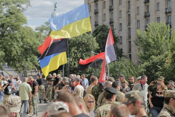 В центре Киева на вече собираются члены «Правого сектора» (ФОТО)