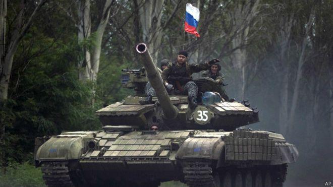 Под Донецком и Горловкой террористы активно бьют из танков