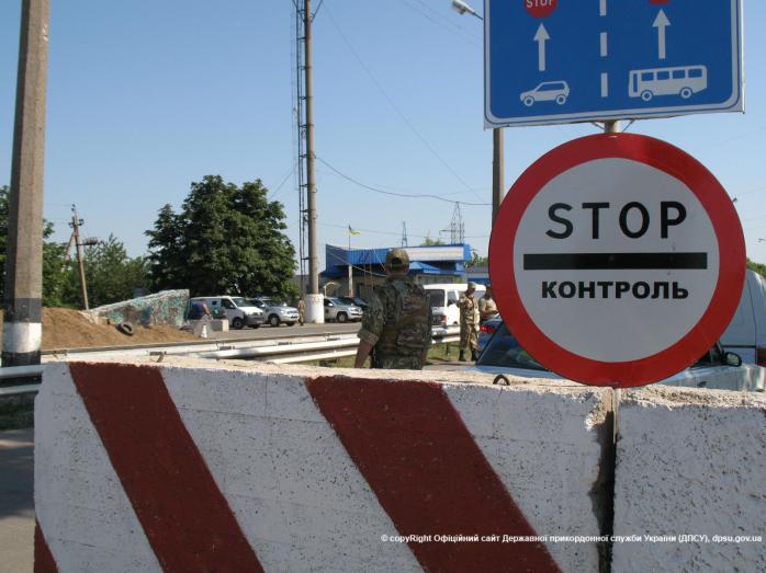 В Донецкой области пограничники задержали КамАЗ с боеприпасами и майора РФ (ФОТО)