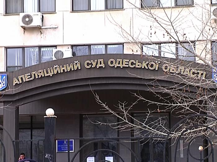 У Одесі працівник Апеляційного суду викинувся з даху будівлі