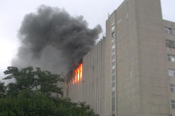 У Харкові ліквідували пожежу в будівлі Науково-дослідного інституту