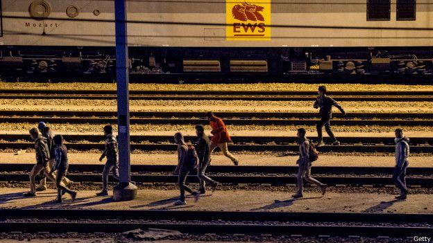 Две тысячи мигрантов пытались пробраться в Евротоннель под Ла-Маншем (ВИДЕО)