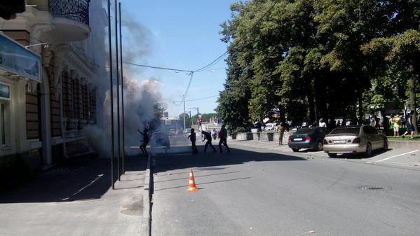 У Харкові невідомі напали на офіс «Опозиційного блоку» (ФОТО, ВІДЕО)