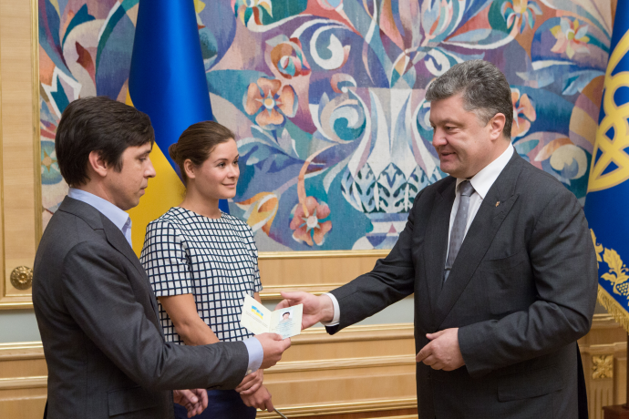 Порошенко предоставил двум российским оппозиционерам гражданство Украины