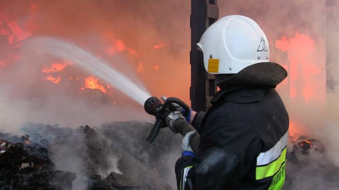 В Черновцах четыре часа тушили масштабный пожар (ФОТО, ВИДЕО)