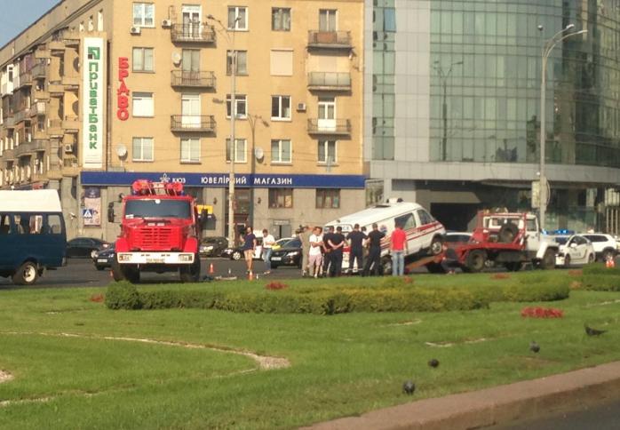 У Києві перекинулася швидка з новонародженим, постраждало троє людей (ФОТО, ВІДЕО)