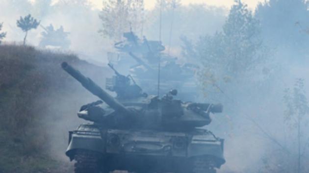 Терористи на Донбасі за добу здійснили 100 обстрілів, застосовують танки і артилерію