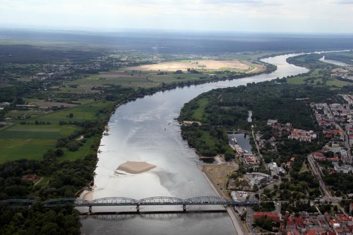 У Польщі через сильну спеку пересихають річки і відключається електроенергія