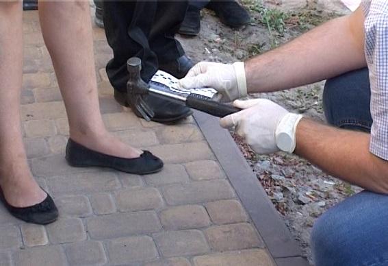 Вооруженный молотком мужчина ограбил обменник в Киеве (ФОТО, ВИДЕО)