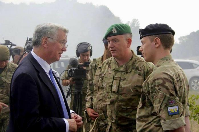 Глава британского Минобороны посетил места тренировок бойцов ВСУ (ФОТО)
