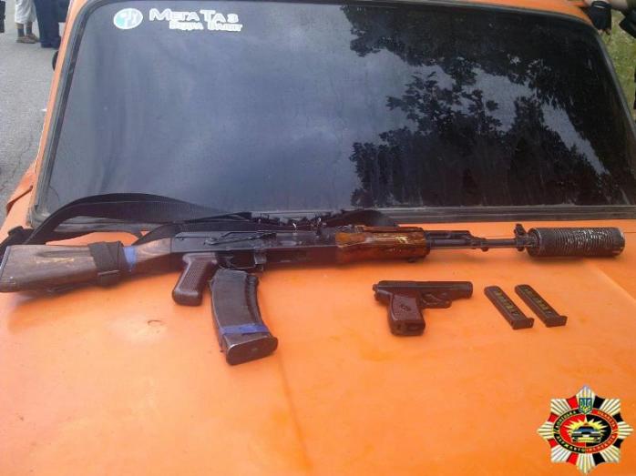 Даішники на Донеччині виявили вогнепальну зброю (ФОТО)