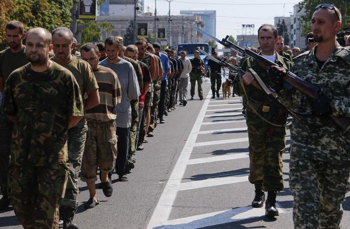 Бойовики ДНР збираються влаштувати на День незалежності постановочний «парад полонених»