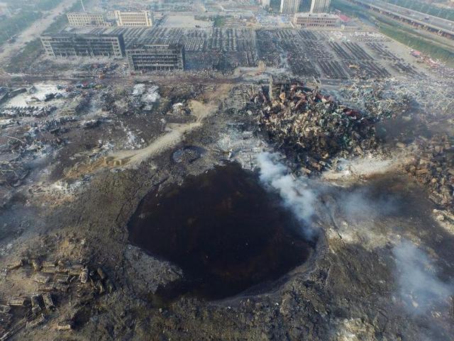 В порту Тяньцзиня снова взрывы, эвакуированы специалисты химзащиты