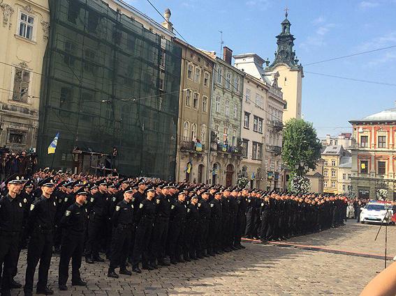 Во Львове новые полицейские приняли присягу (ФОТО)