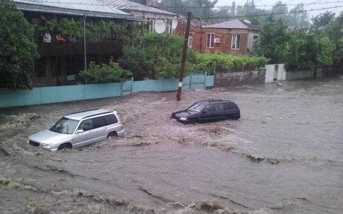 У Грузії через сильні зливи затопило кілька міст (ФОТО)