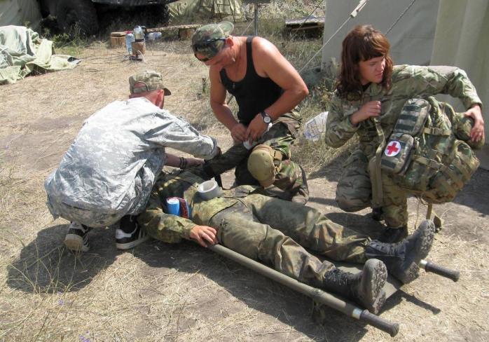 В результате обстрела Марьинки ранены двое украинских военных