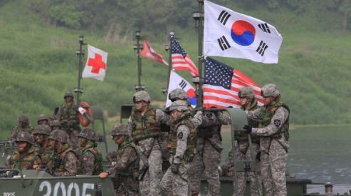 Южная Корея и США завершают военные учения у границ КНДР