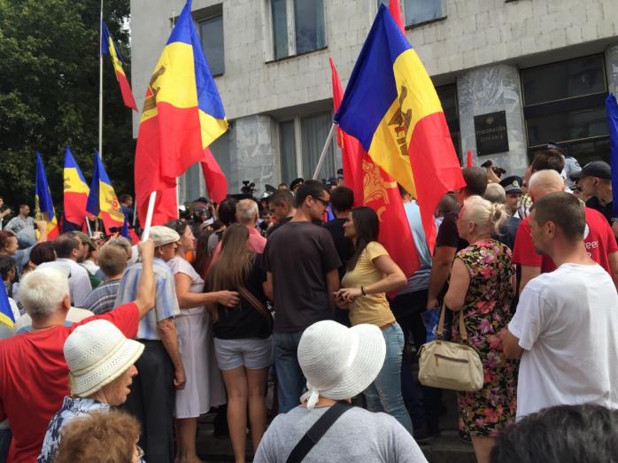 На мітингу в Молдові відбулися зіткнення з поліцією (ФОТО)
